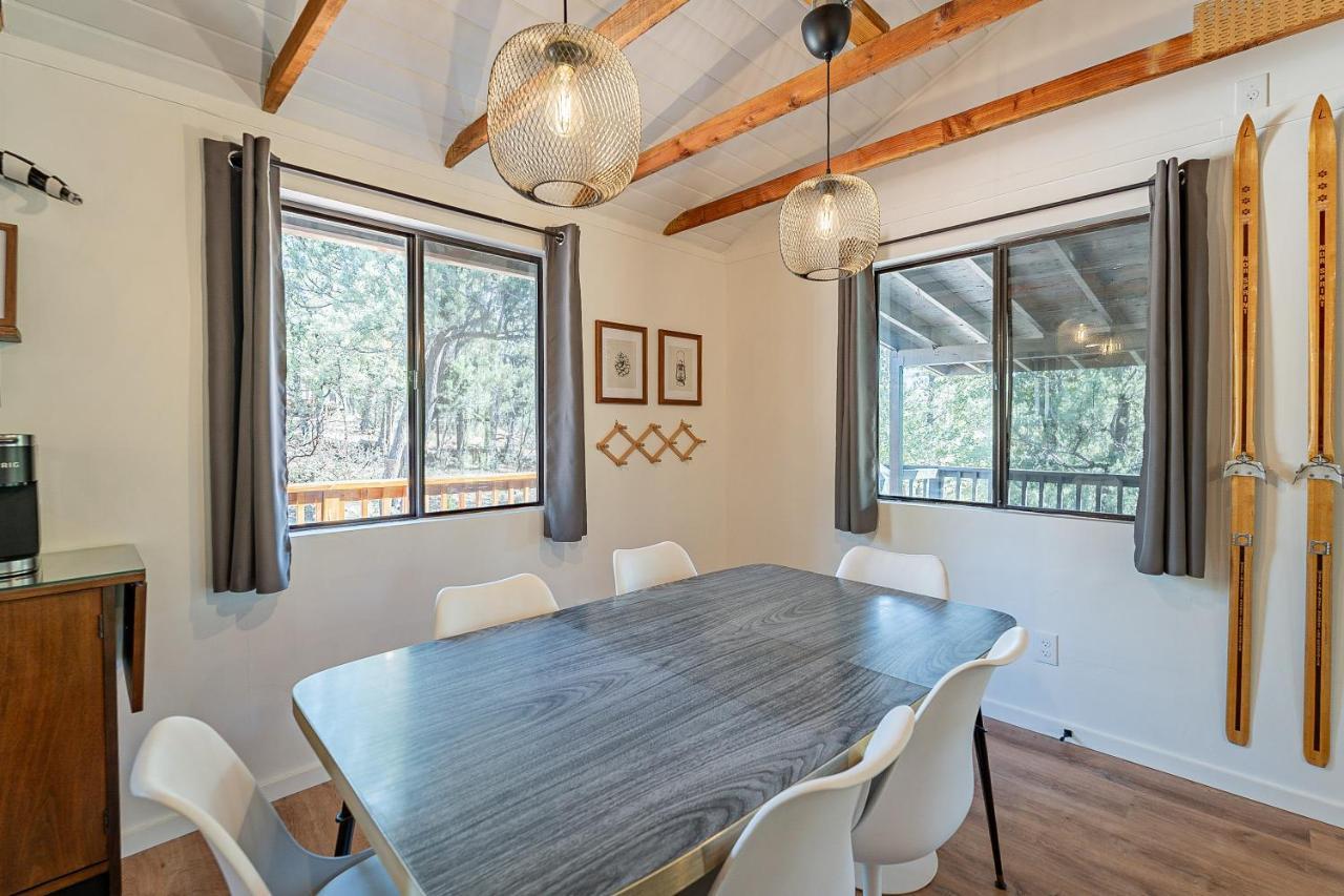 The Pine House - Cozy Mid-Century Modern, Pet-Friendly Villa Kültér fotó