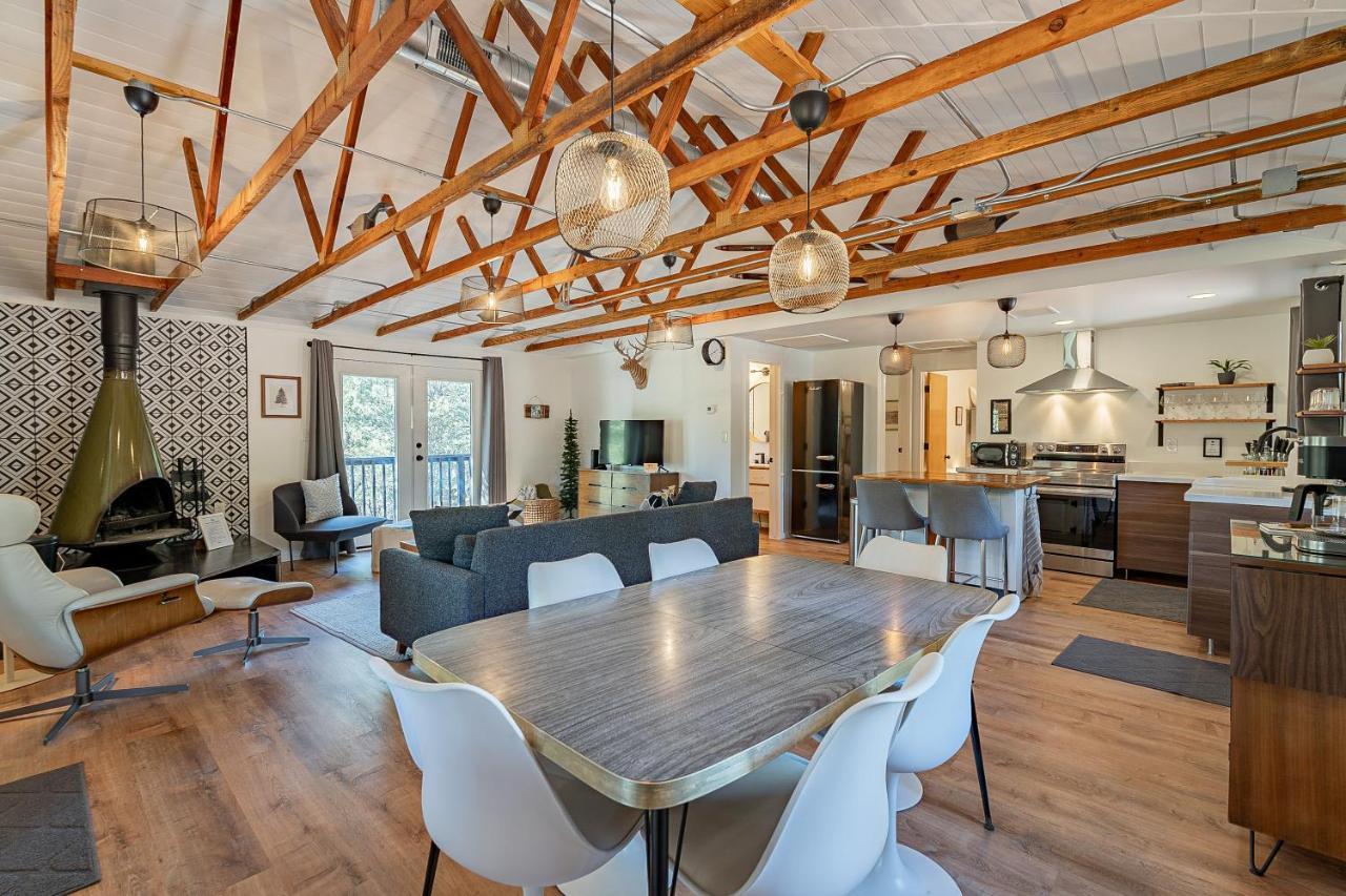 The Pine House - Cozy Mid-Century Modern, Pet-Friendly Villa Kültér fotó