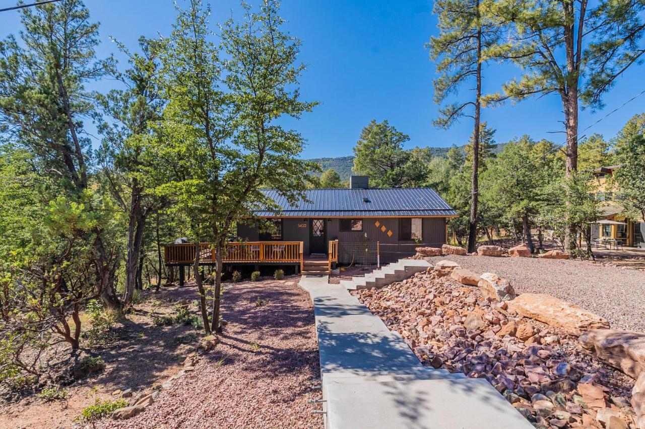 The Pine House - Cozy Mid-Century Modern, Pet-Friendly Villa Kültér fotó