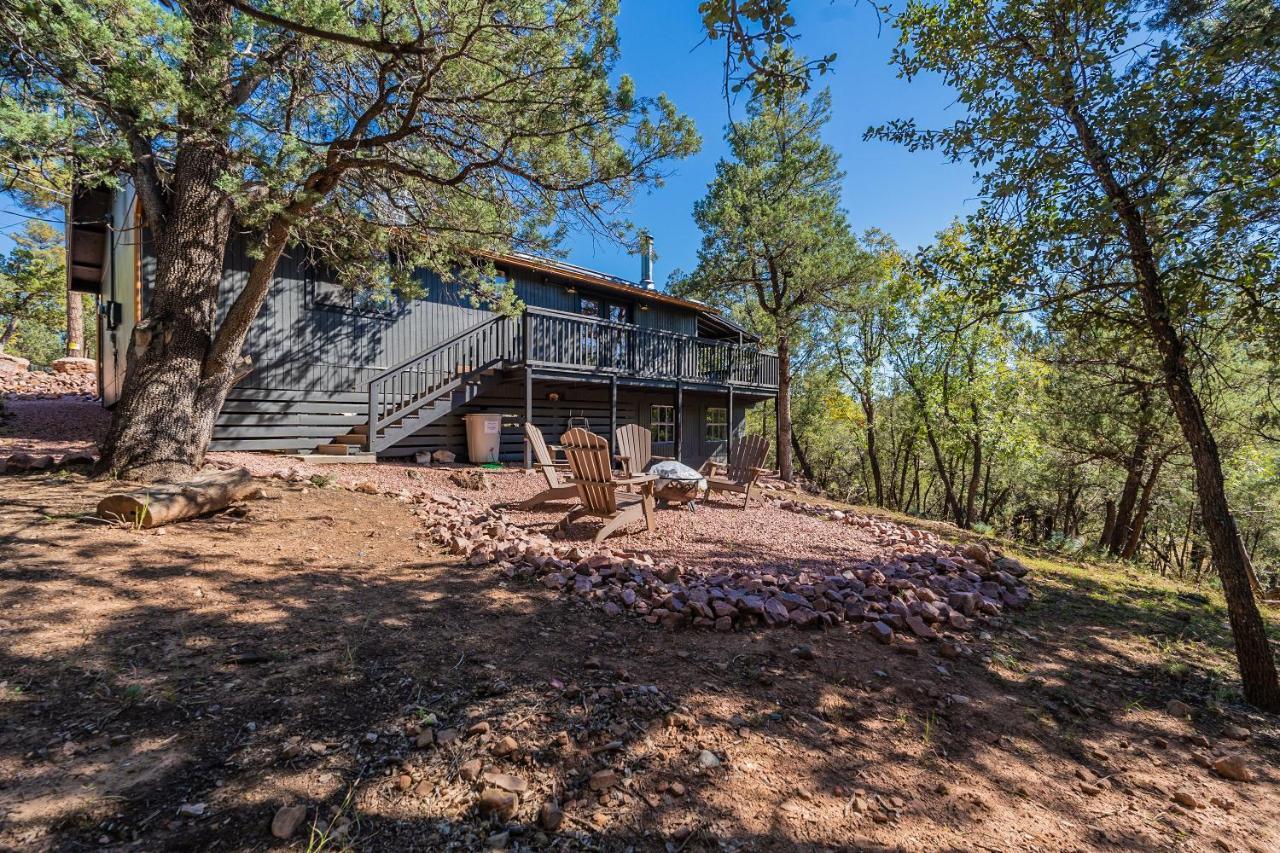 The Pine House - Cozy Mid-Century Modern, Pet-Friendly Villa Kültér fotó