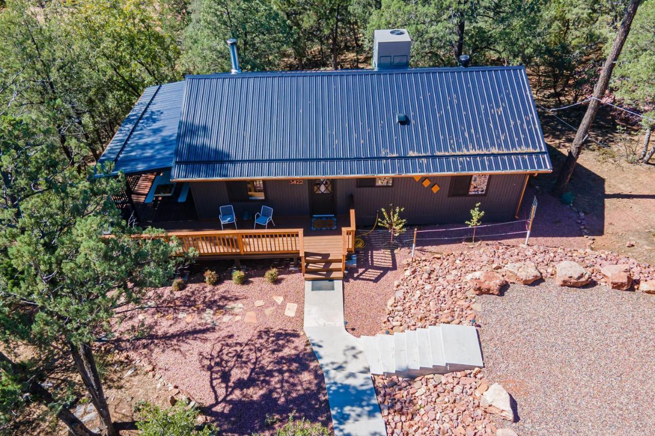 The Pine House - Cozy Mid-Century Modern, Pet-Friendly Villa Kültér fotó