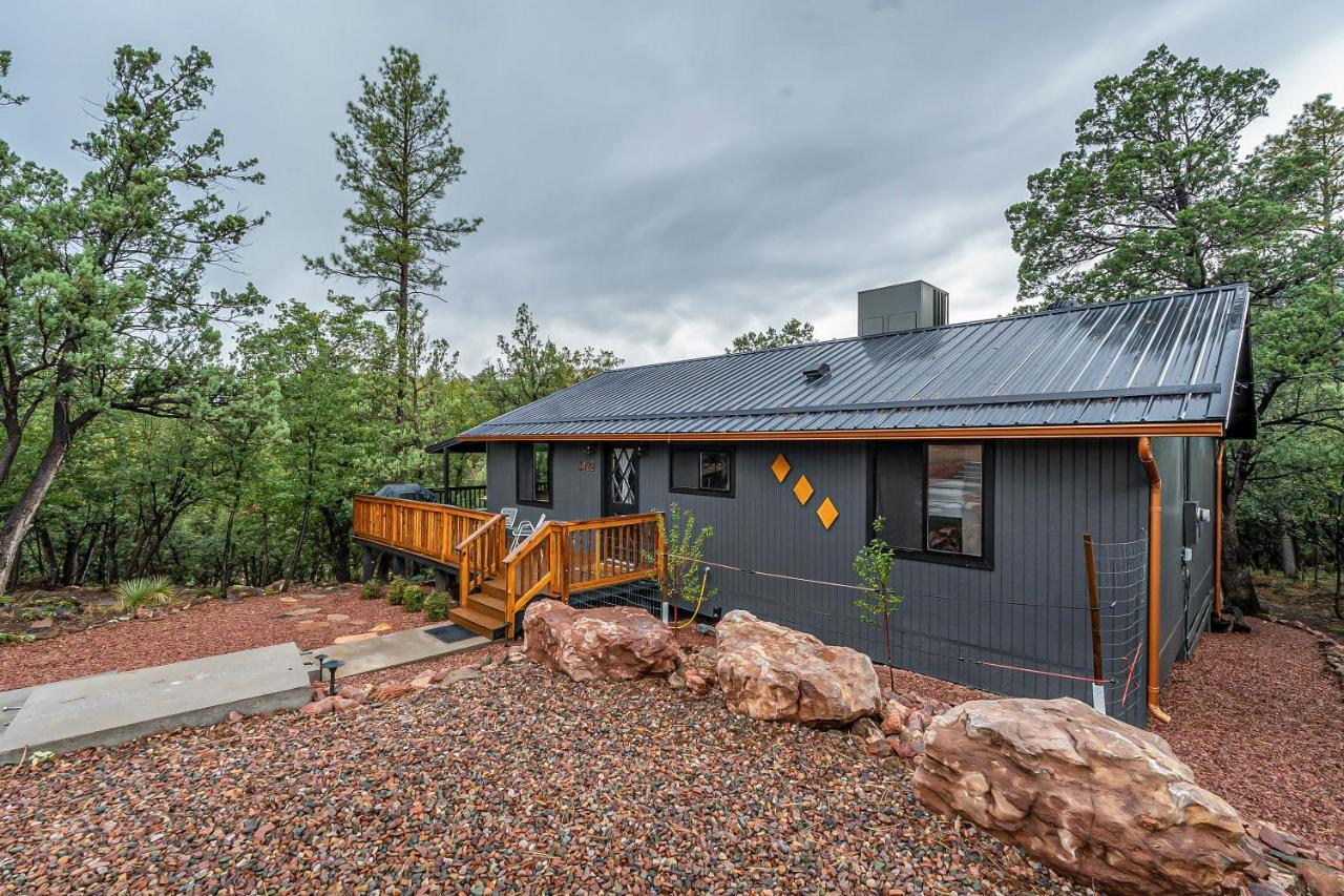 The Pine House - Cozy Mid-Century Modern, Pet-Friendly Villa Kültér fotó
